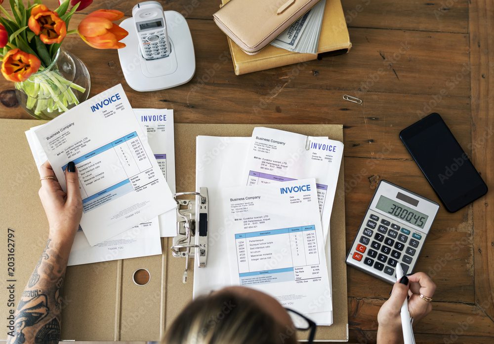 AdobeStock_203162797_Preview Icon with a heart and calculator